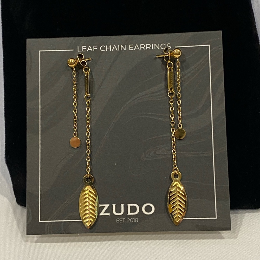 Zudo - Gold Leaf Chain Earrings